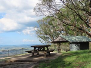 Picnic shelter and table at Mount Mackenzie Scenic Lookout