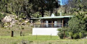 Secluded cabin among granite boulders at Grasstrees Private Nature Reserve