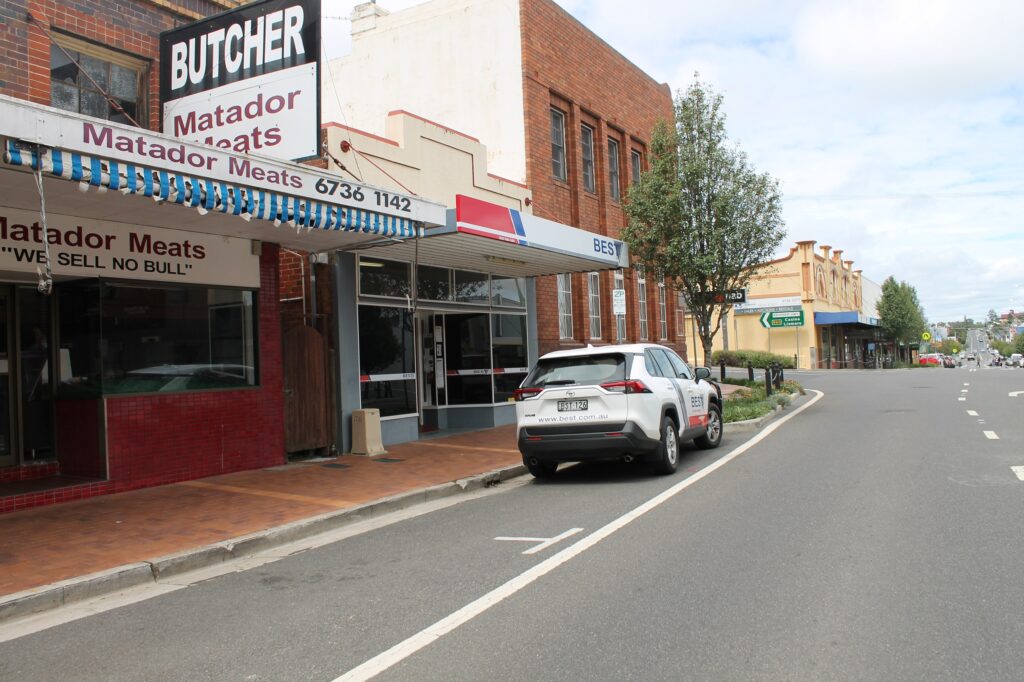 Rouse Street shopfronts near the BEST Employment office in Tenterfield