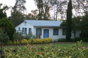 Reedy Creek Estate holiday cottage set in cottage gardens