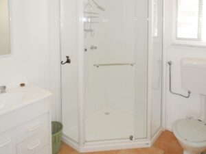 Bathroom with shower and toilet at Robinsons Cabin