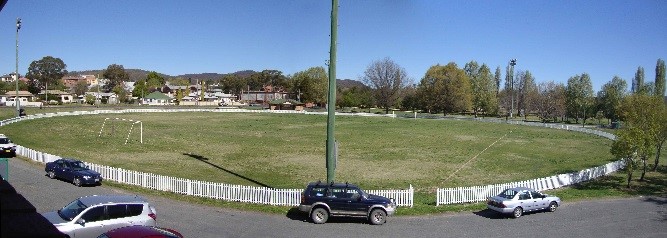 Sports oval and parked cars at Shirley Park, Tenterfield
