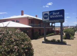 Best Western Henry Parkes Motel sign and driveway, Tenterfield