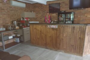 Timber breakfast bar and servery at the Tally Ho Motor Inn