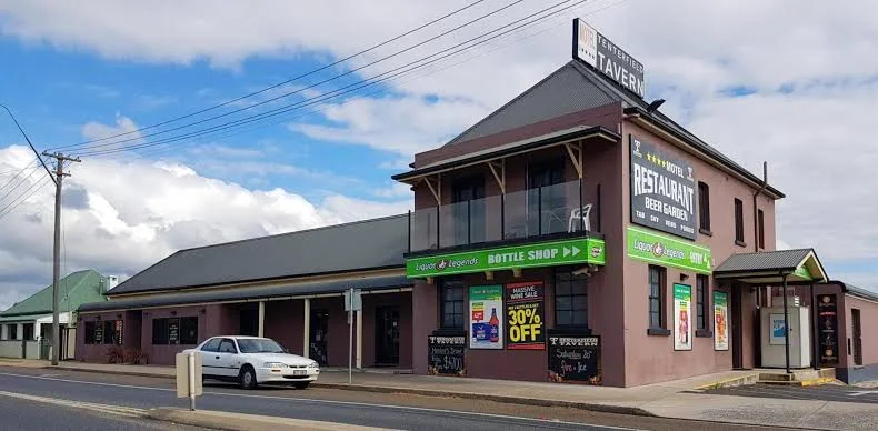 The Tenterfield Tavern on the New England Highway