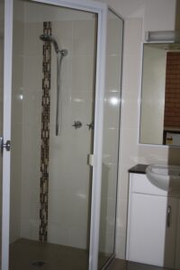 Ensuite shower and vanity at the Tenterfield Motor Inn