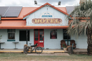 Gravel bike outside the old Jennings Hotel on the Tenterfield–Stanthorpe overnighter